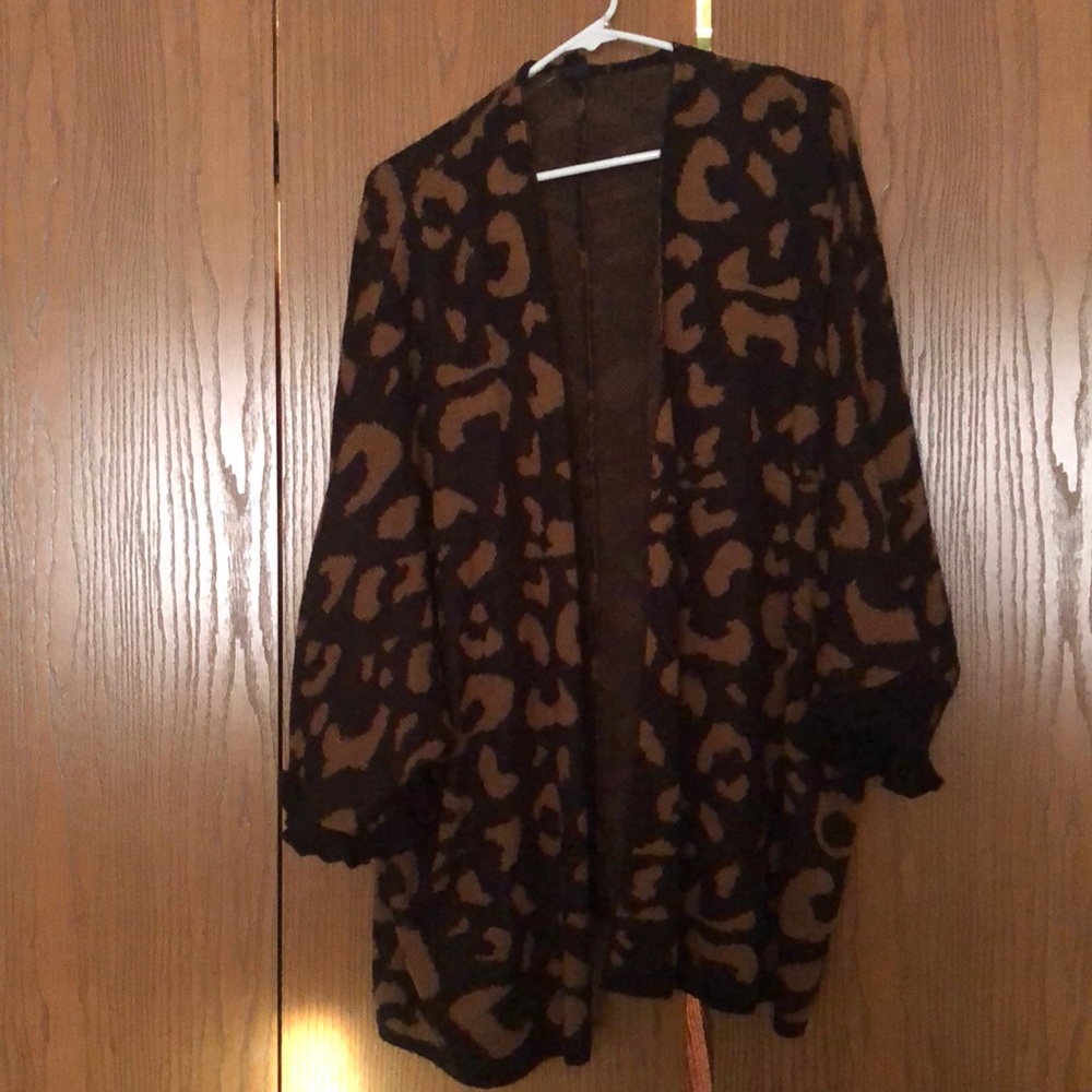 Cheetah 🐆 sweater shawl